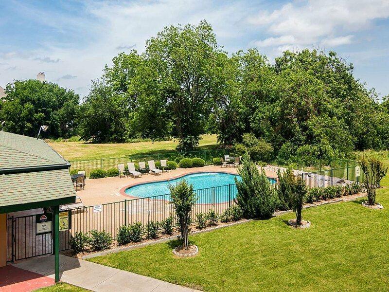 Quality Inn & Suites Garland - East Dallas Екстер'єр фото