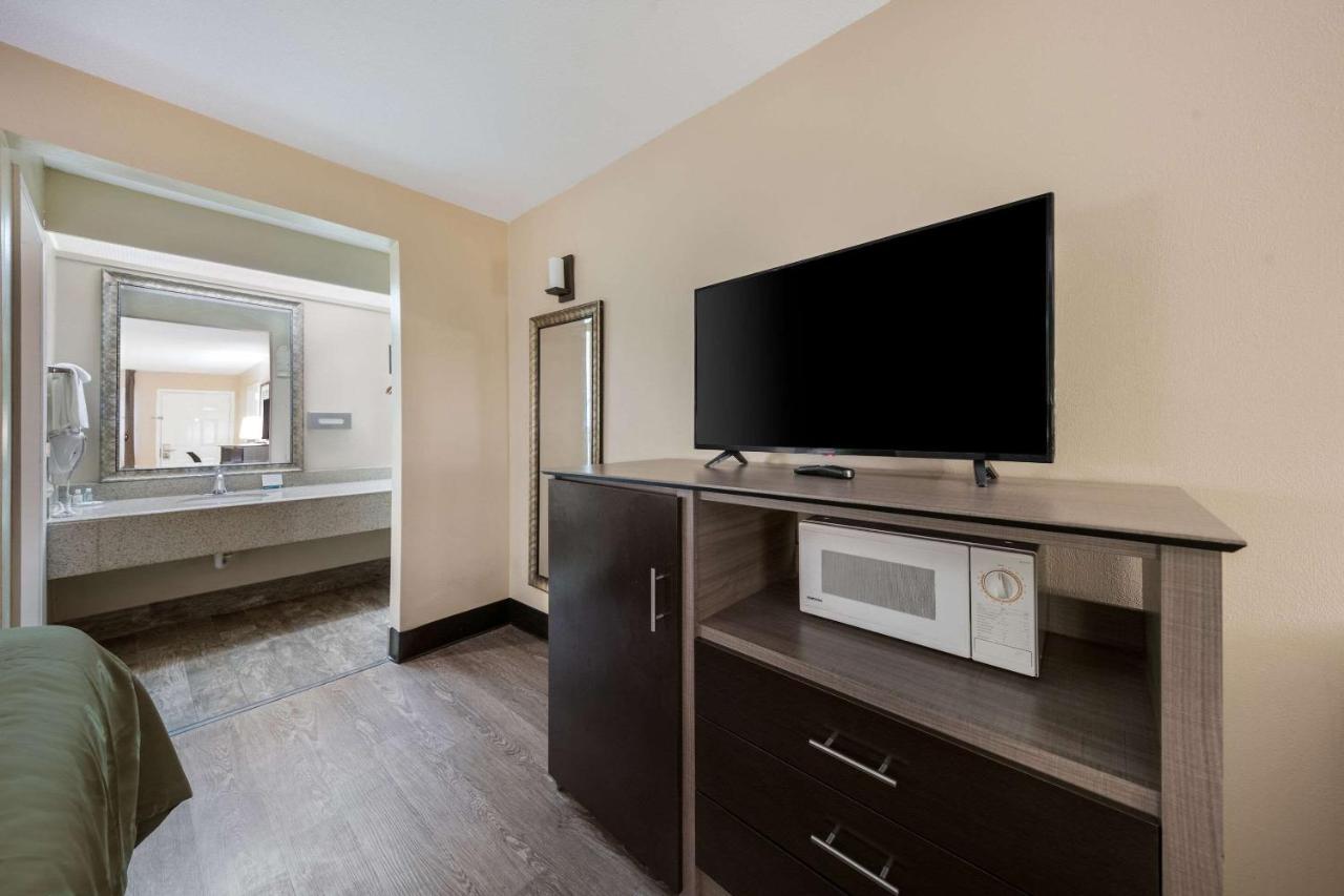 Quality Inn & Suites Garland - East Dallas Екстер'єр фото