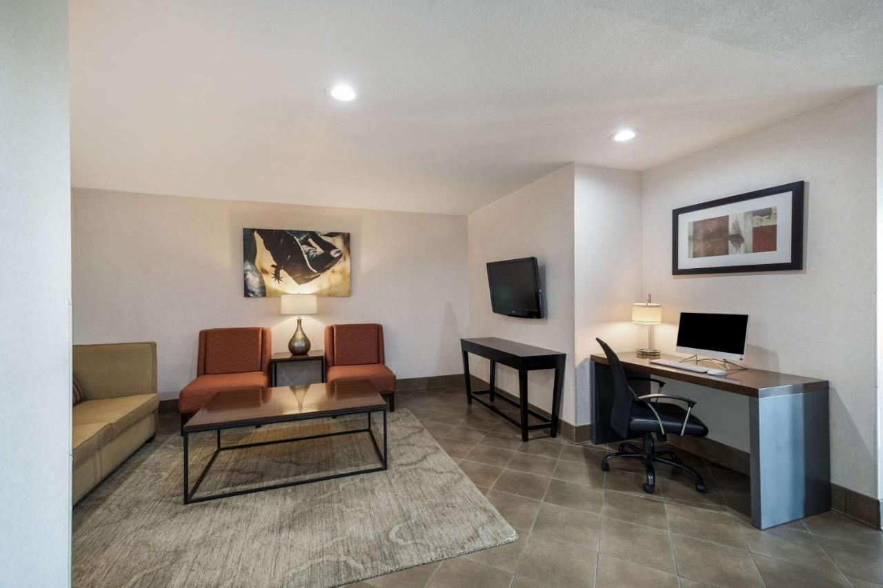 Quality Inn & Suites Garland - East Dallas Екстер'єр фото