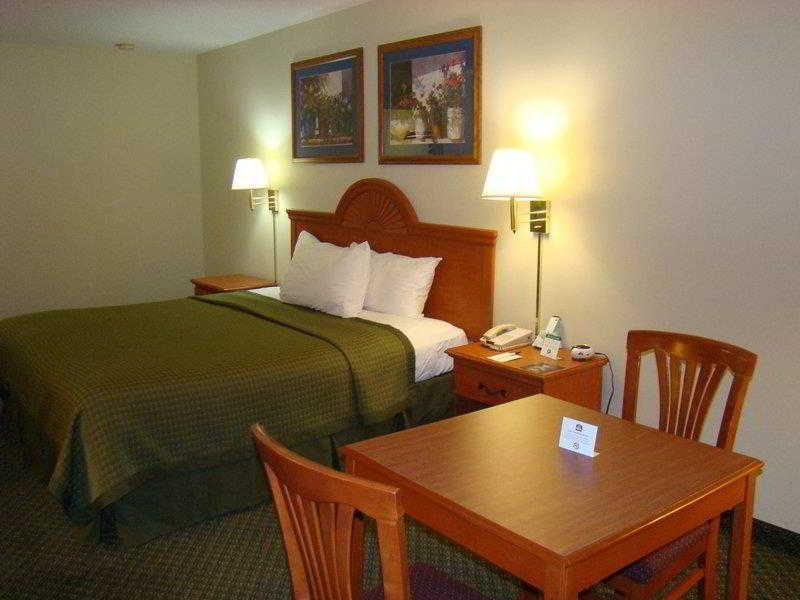 Quality Inn & Suites Garland - East Dallas Екстер'єр фото