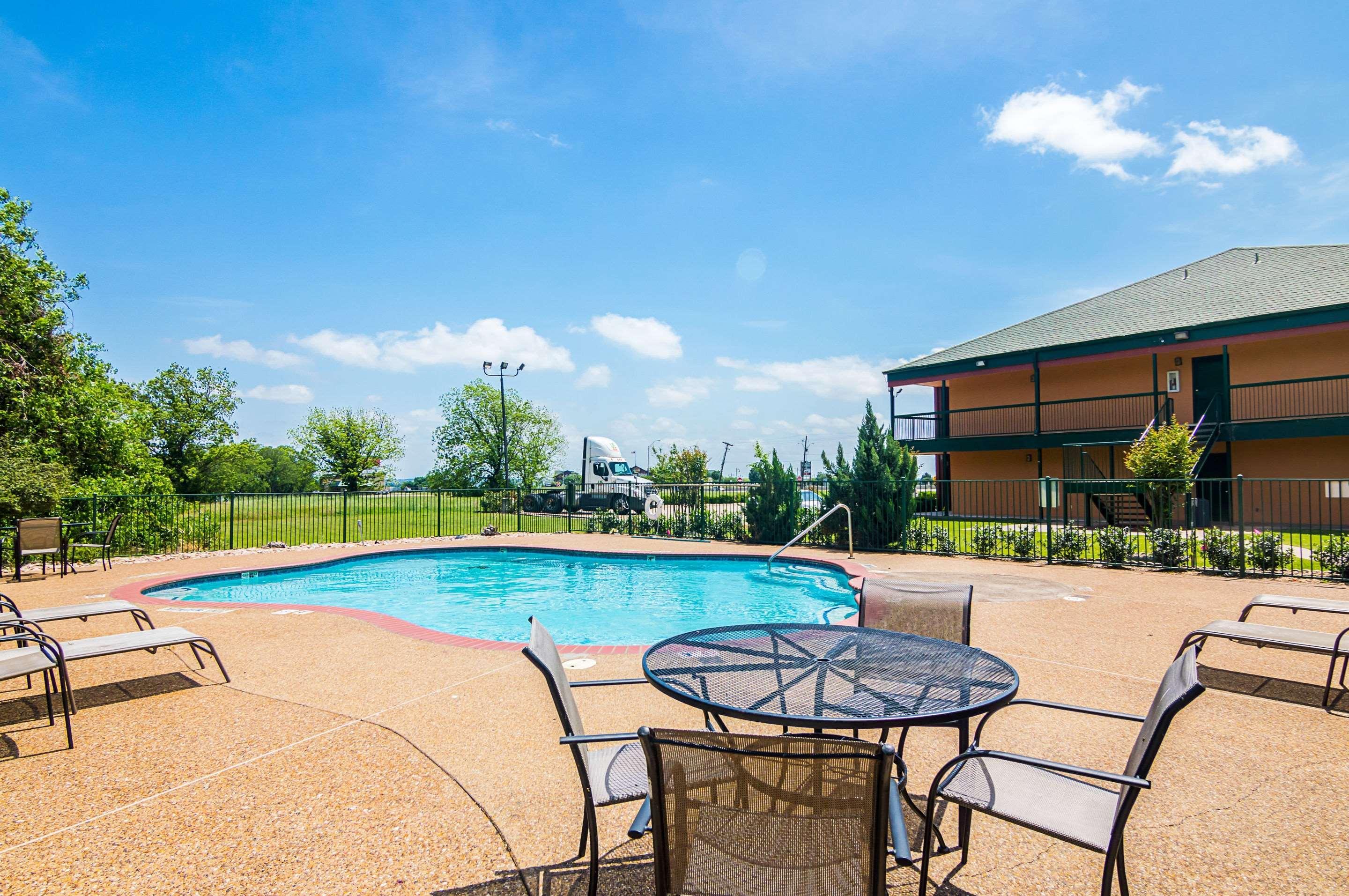 Quality Inn & Suites Garland - East Dallas Екстер'єр фото